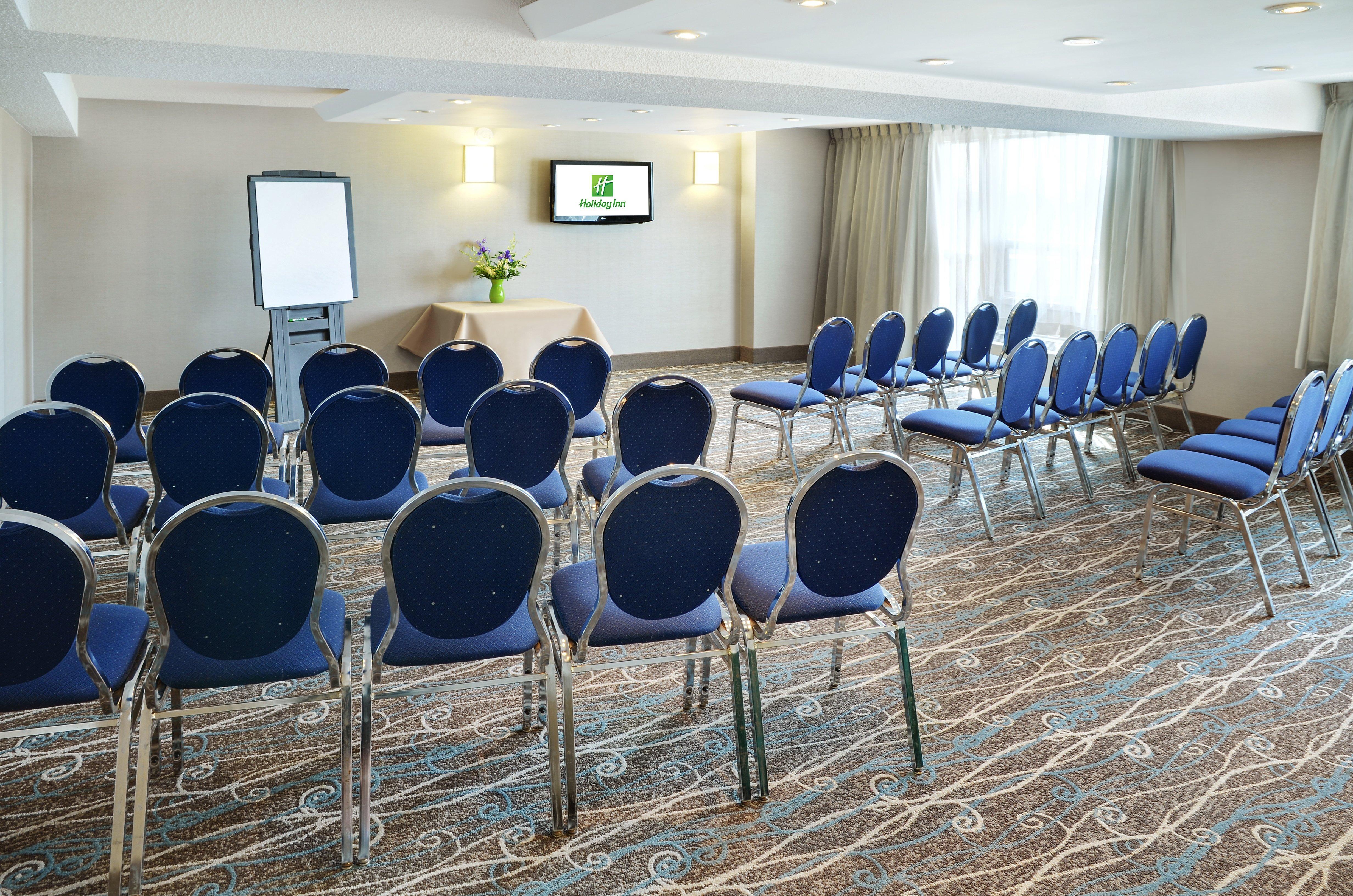 Holiday Inn Hotel & Suites London By Ihg Екстериор снимка