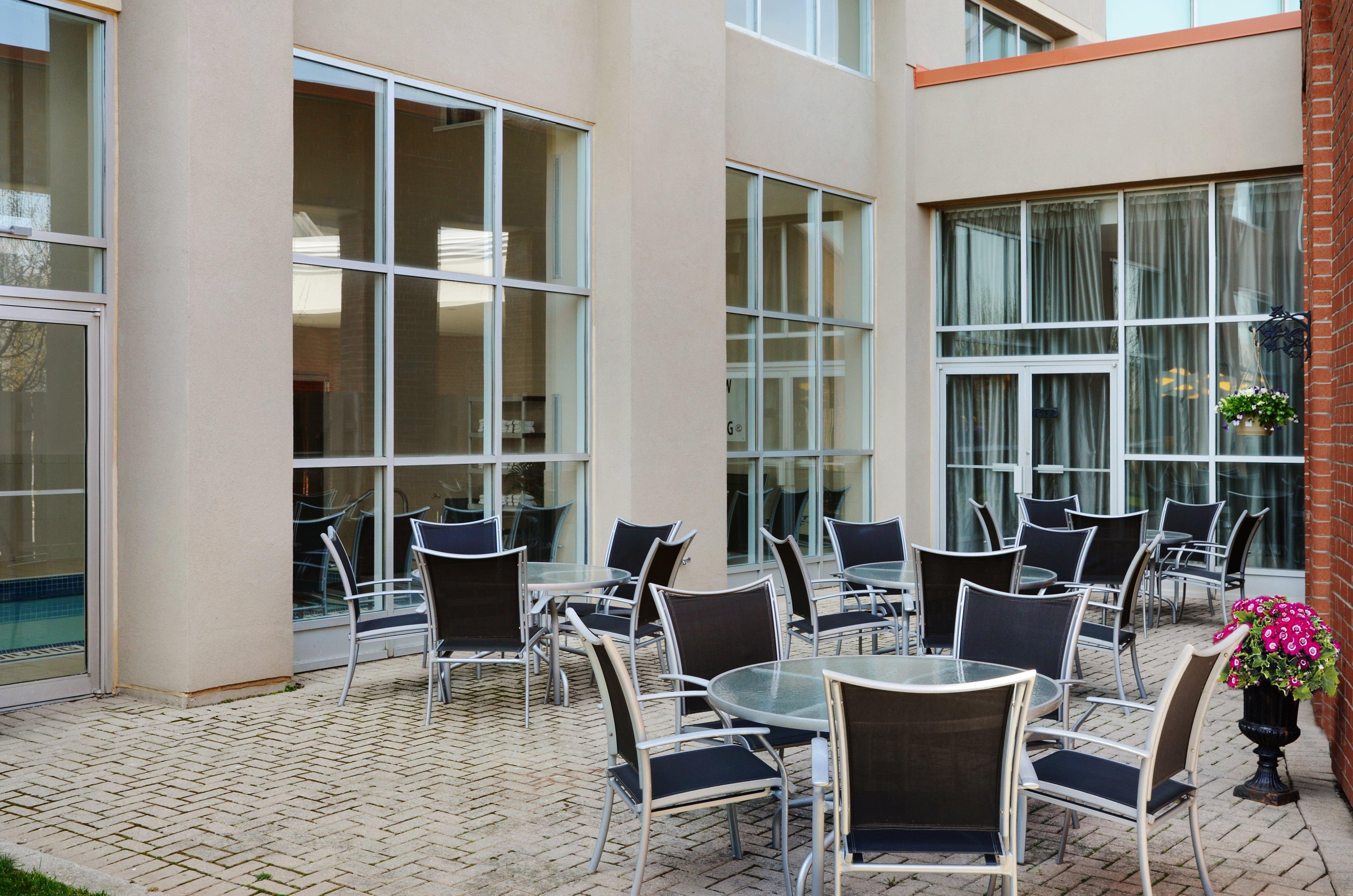 Holiday Inn Hotel & Suites London By Ihg Екстериор снимка