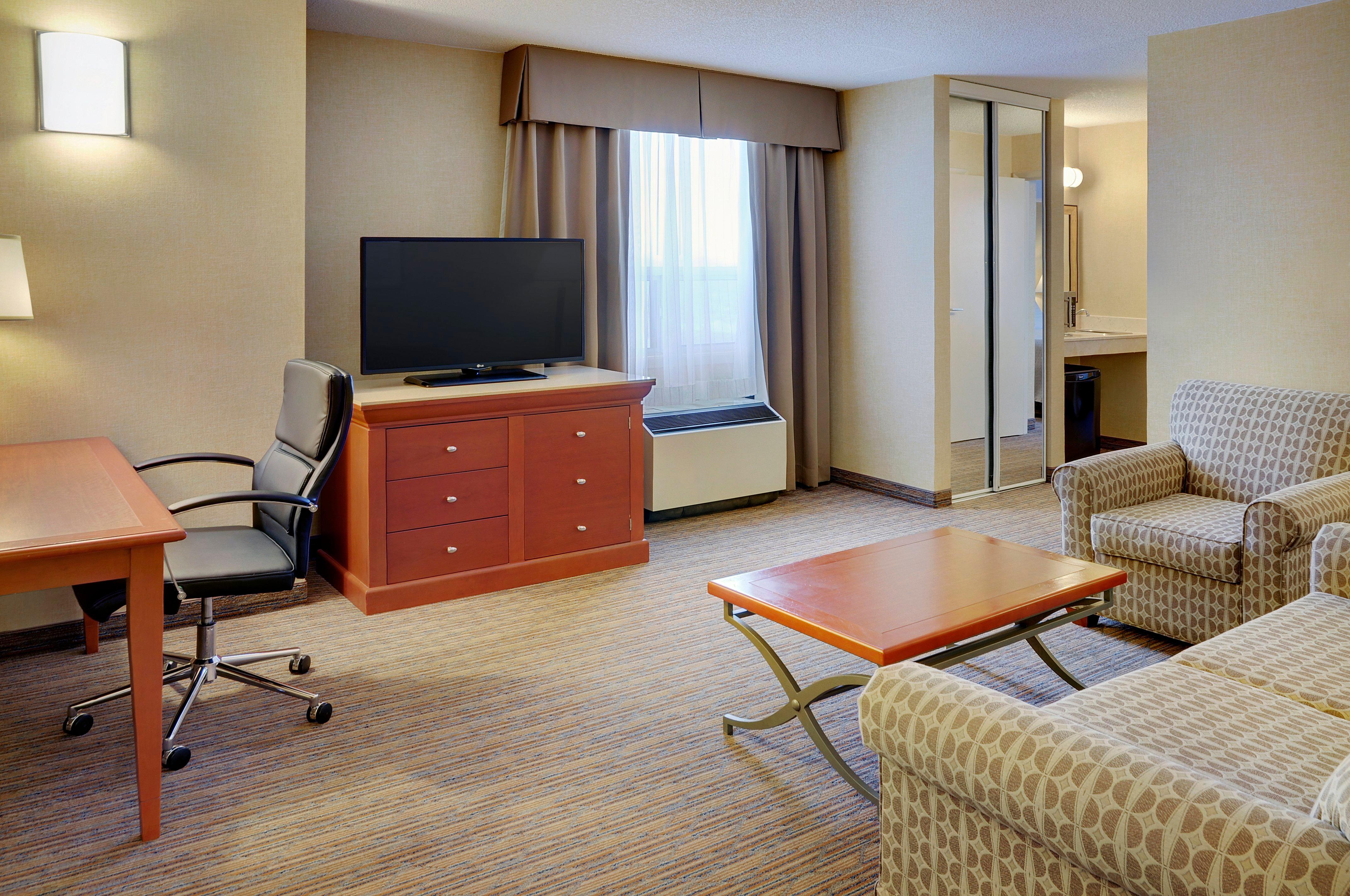 Holiday Inn Hotel & Suites London By Ihg Екстериор снимка