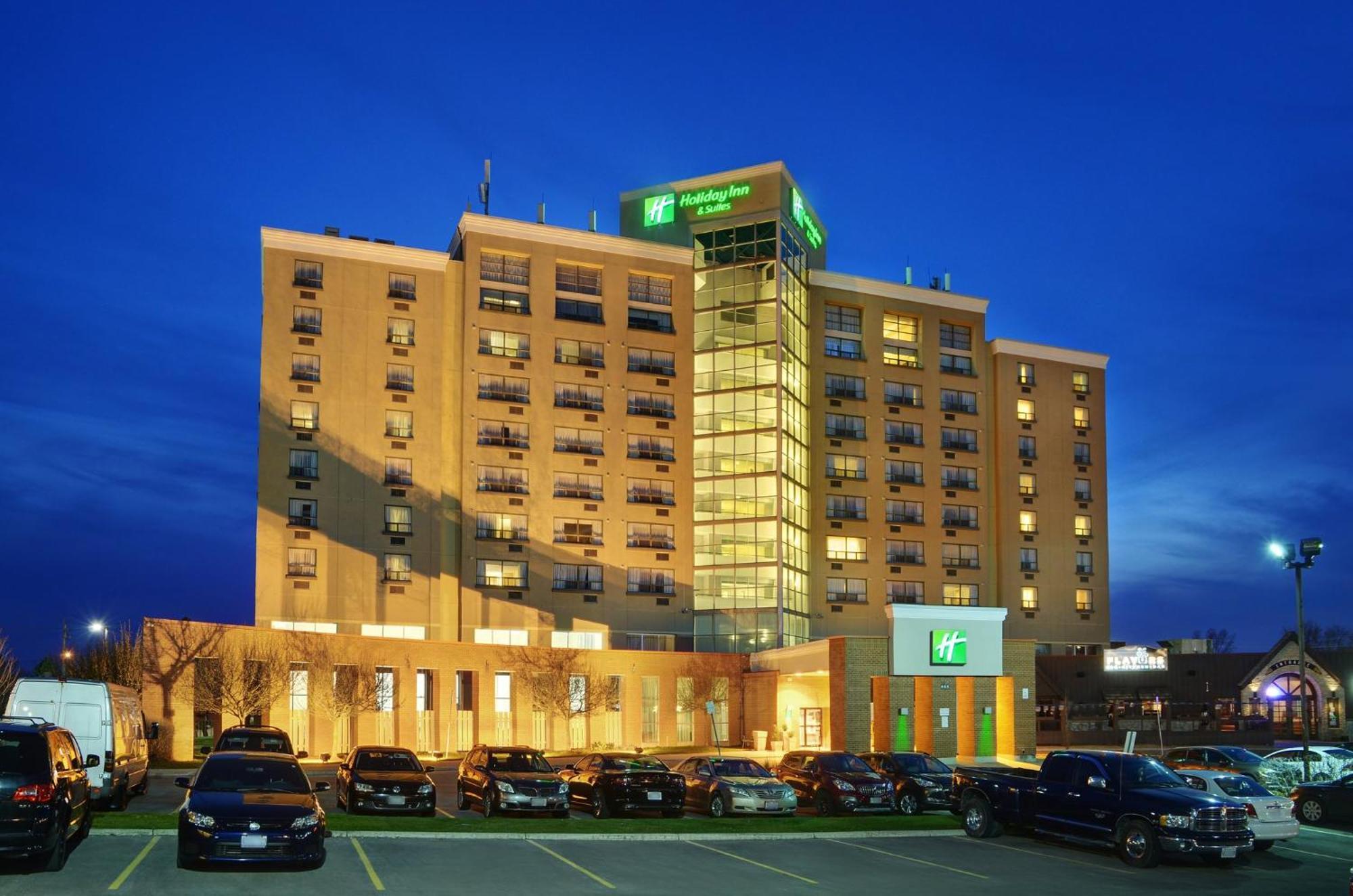 Holiday Inn Hotel & Suites London By Ihg Екстериор снимка