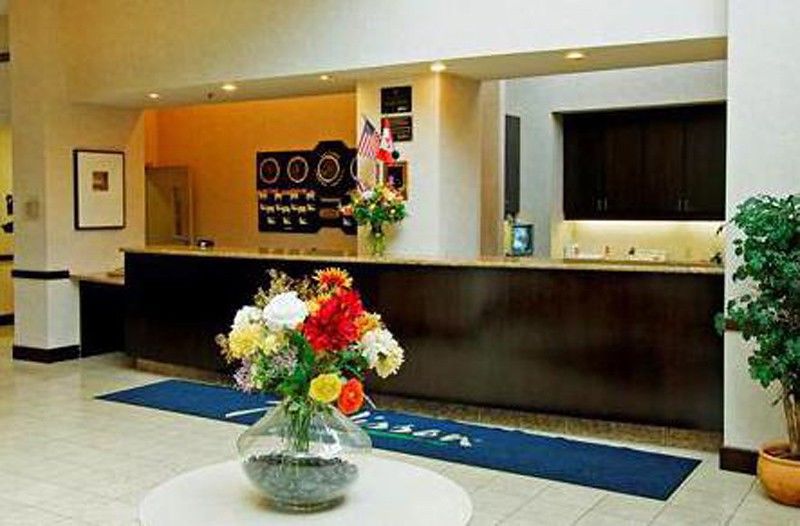 Holiday Inn Hotel & Suites London By Ihg Екстериор снимка