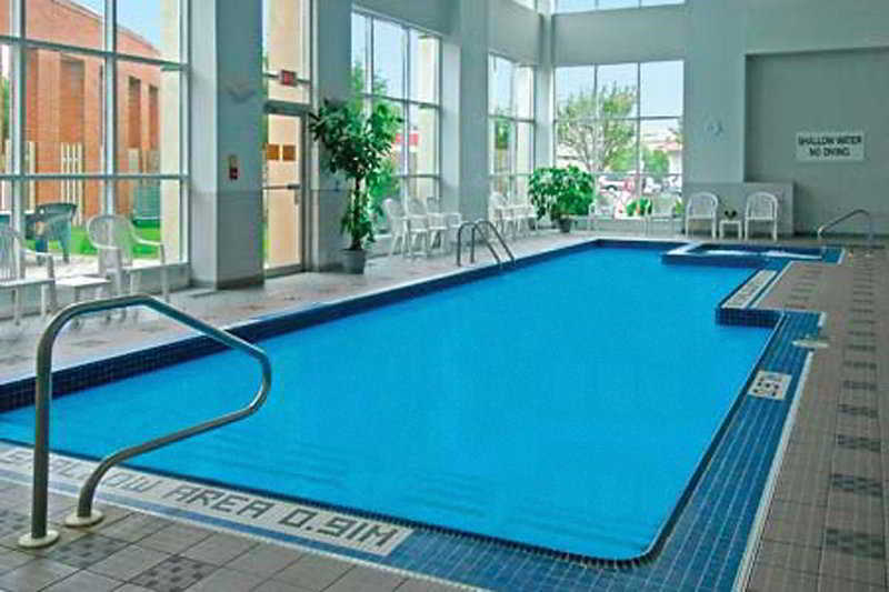 Holiday Inn Hotel & Suites London By Ihg Екстериор снимка